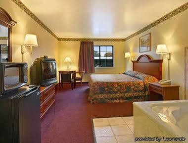 Super 8 By Wyndham Claremore Ok Esterno foto