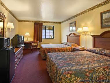 Super 8 By Wyndham Claremore Ok Esterno foto